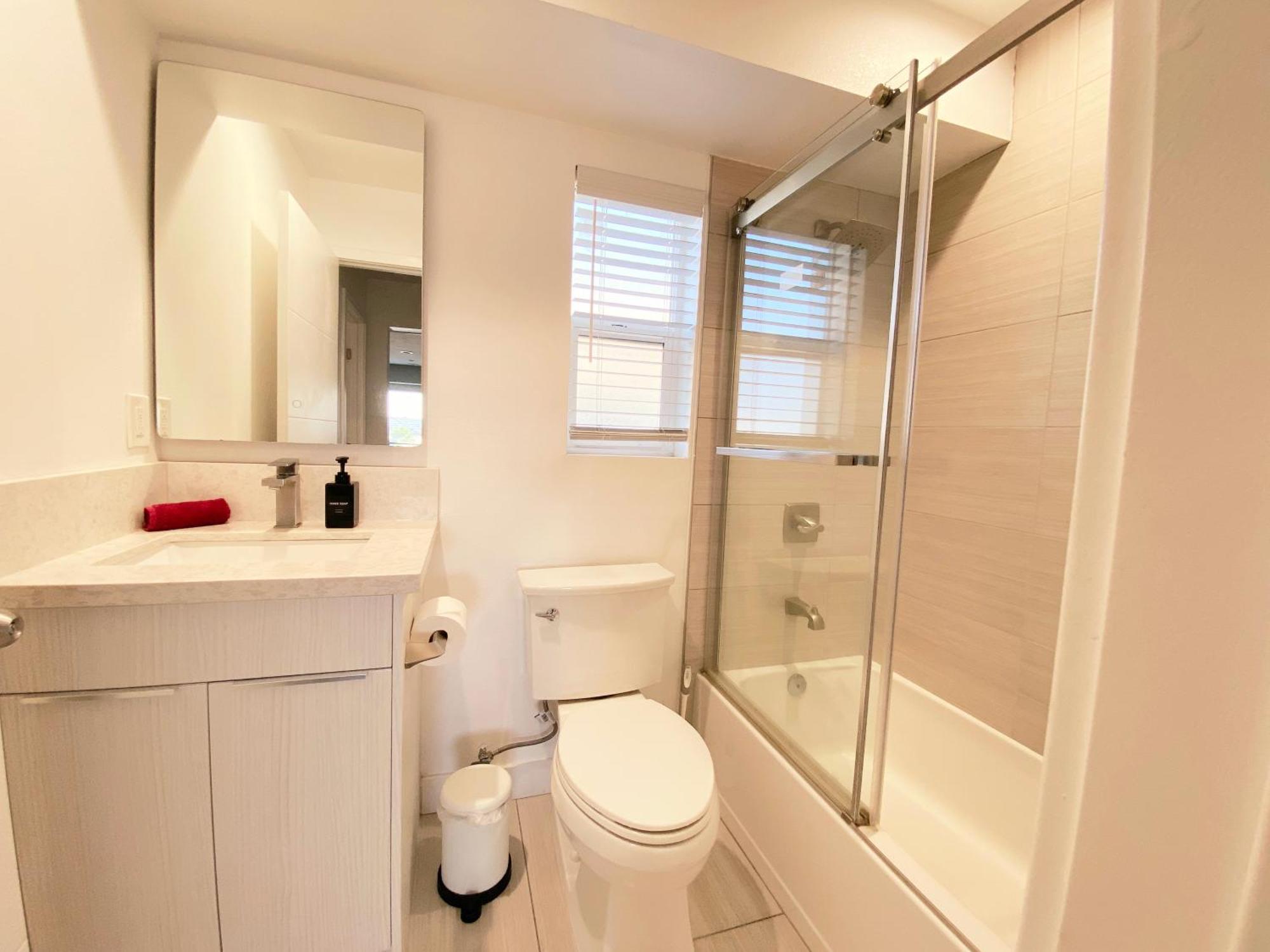 Modern 3br In Mid-city *