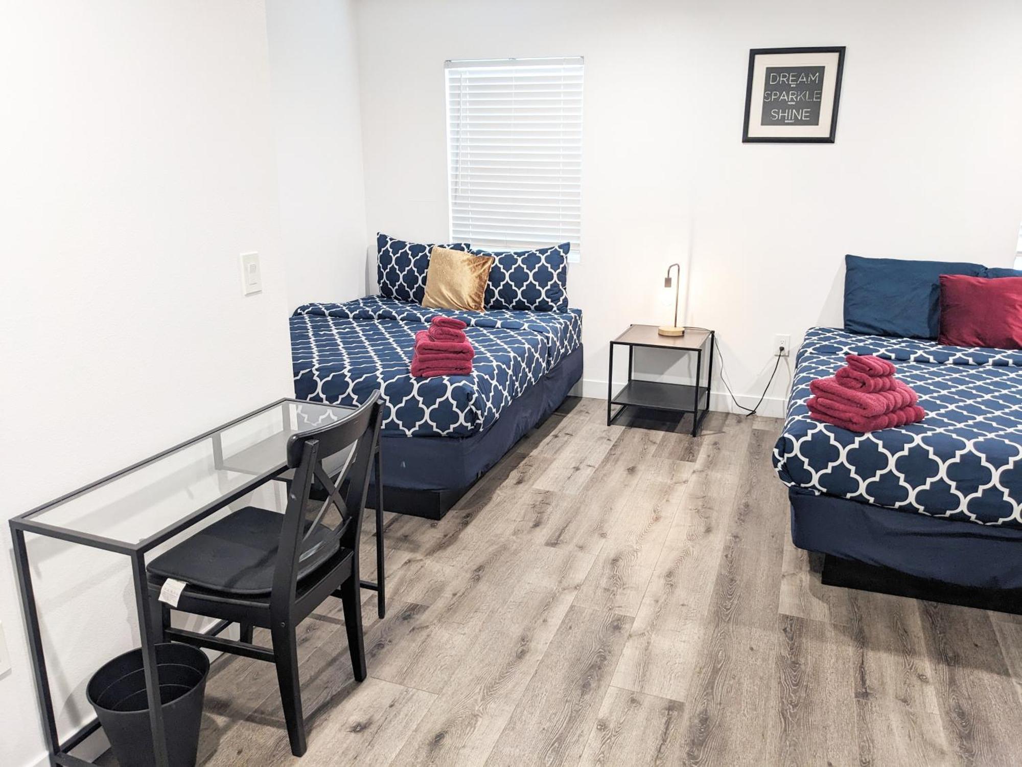 Modern 3br In Mid-city Ferienhaus