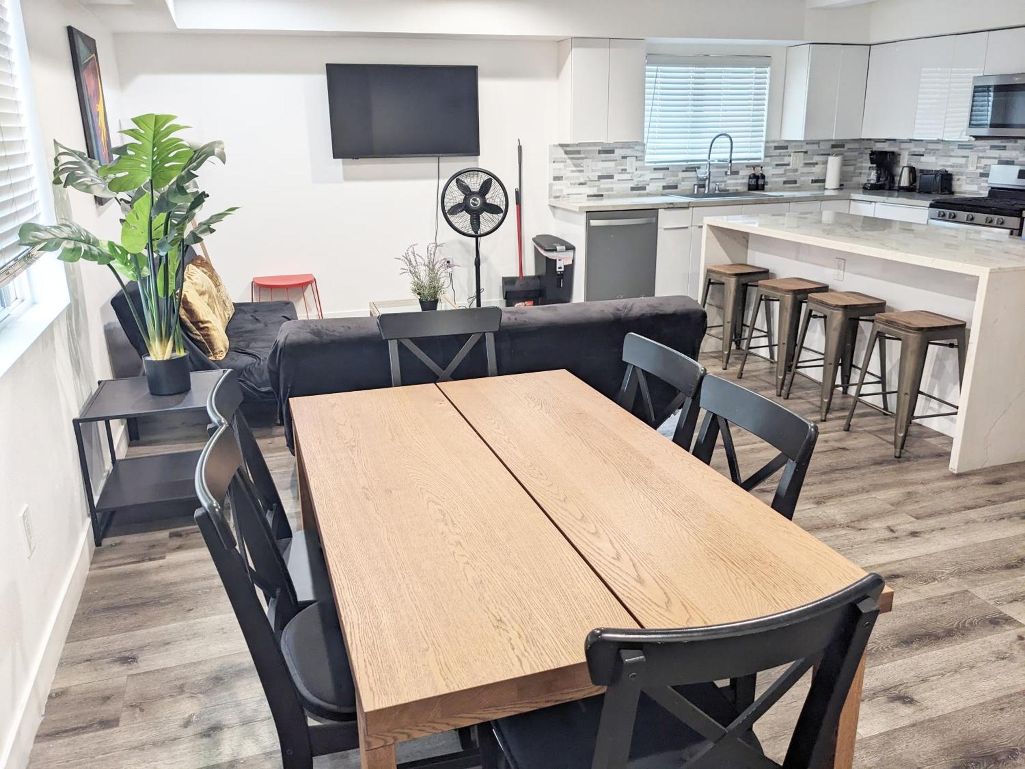 Modern 3br In Mid-city Ferienhaus *