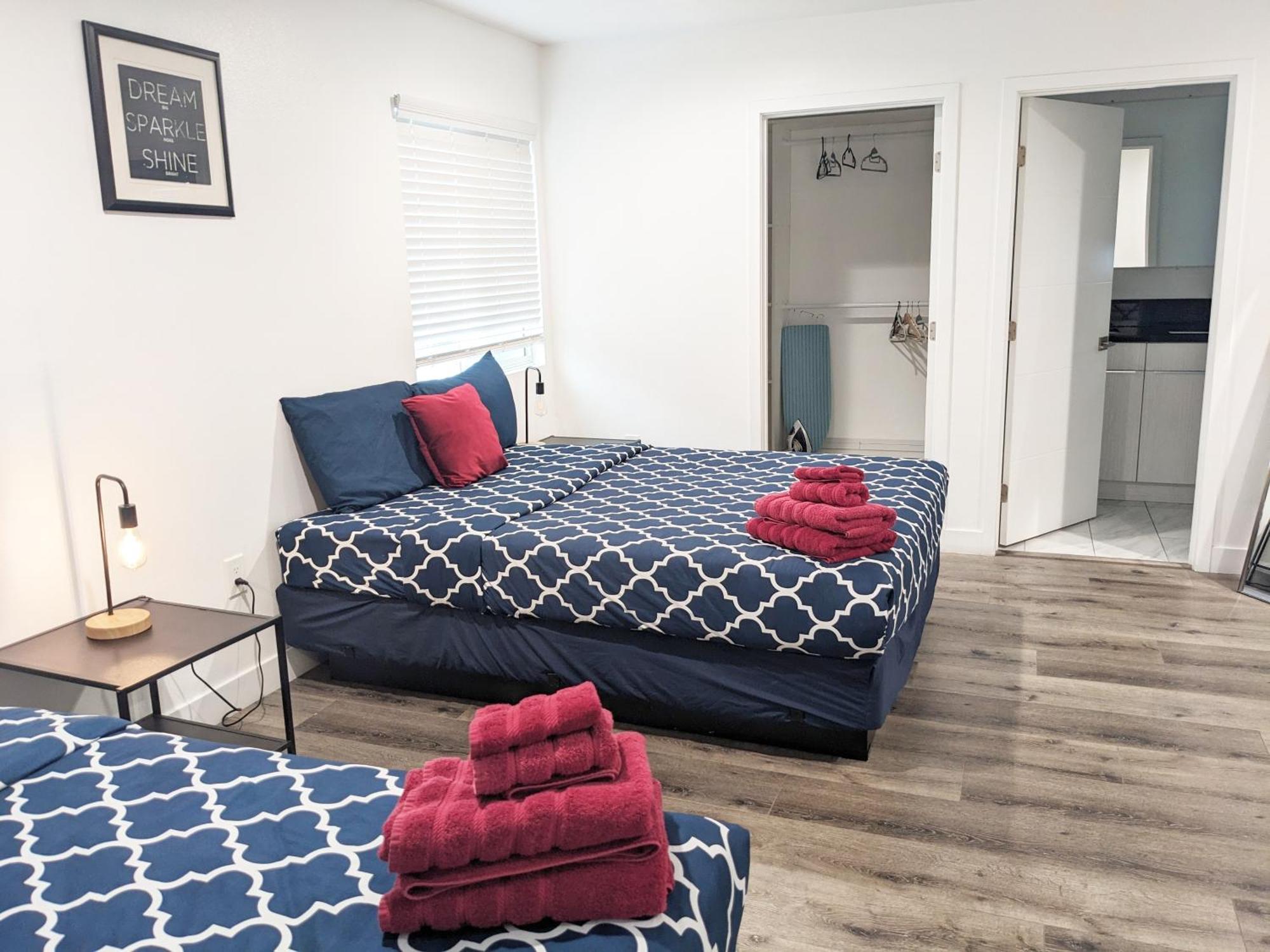 Modern 3br In Mid-city Ferienhaus